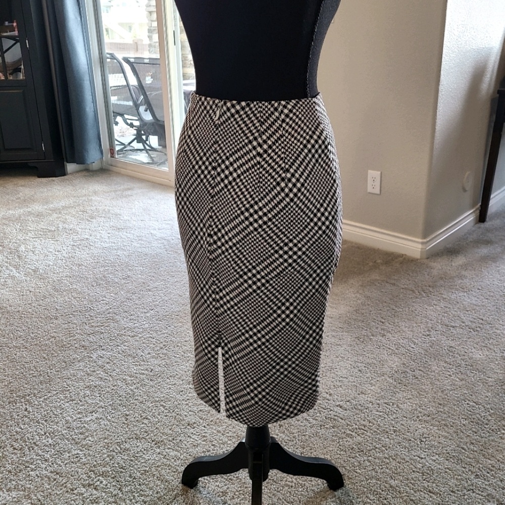 WHBM Skirt, fits like a 2